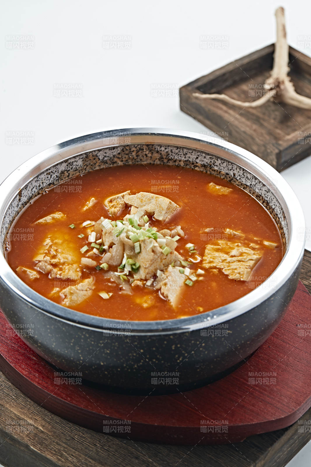 石锅番茄炖豆腐图片