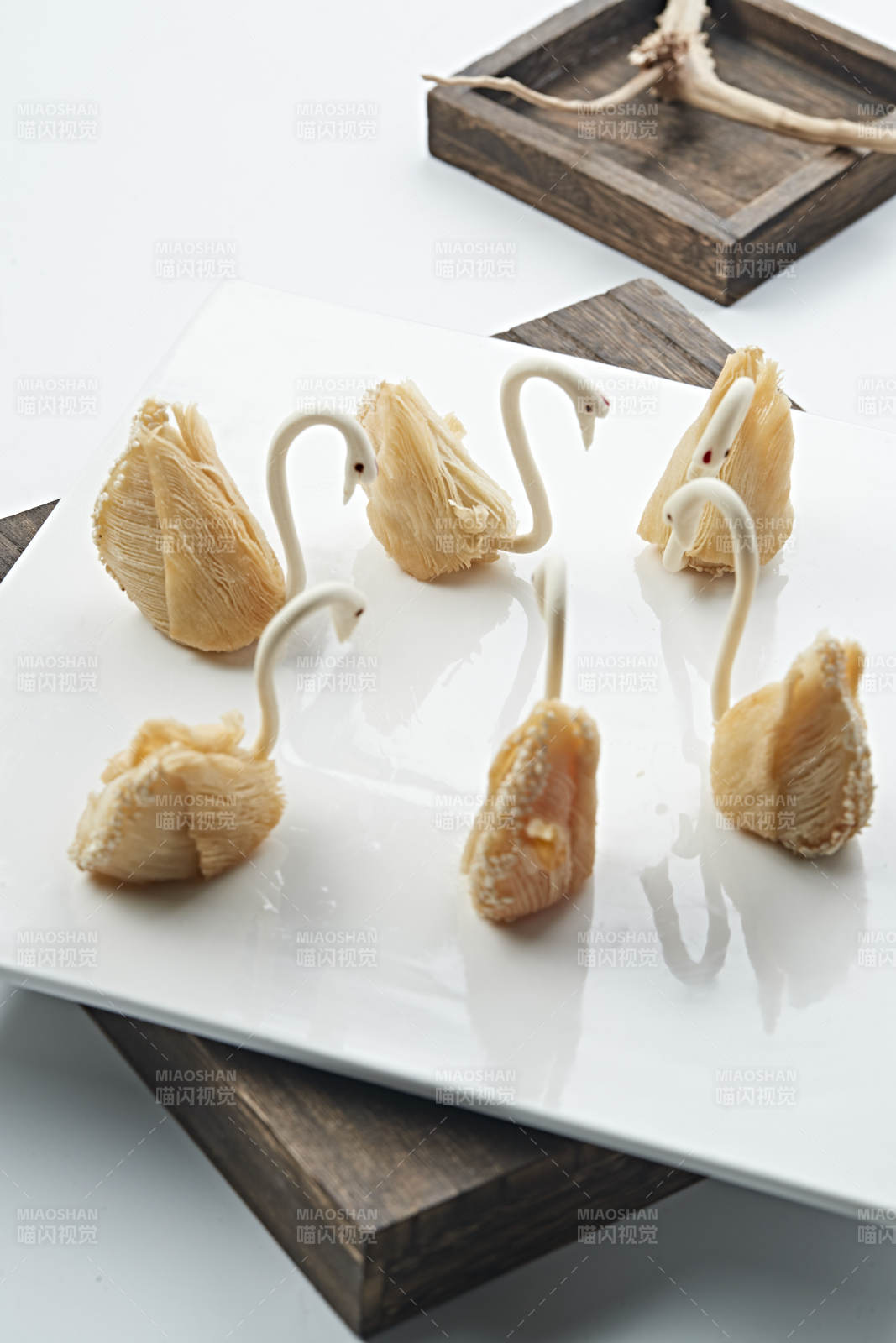 天鹅榴莲酥图片