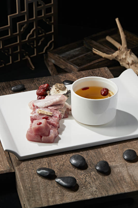 天麻党参红枣枸杞鹅翅猪排滋补汤图片