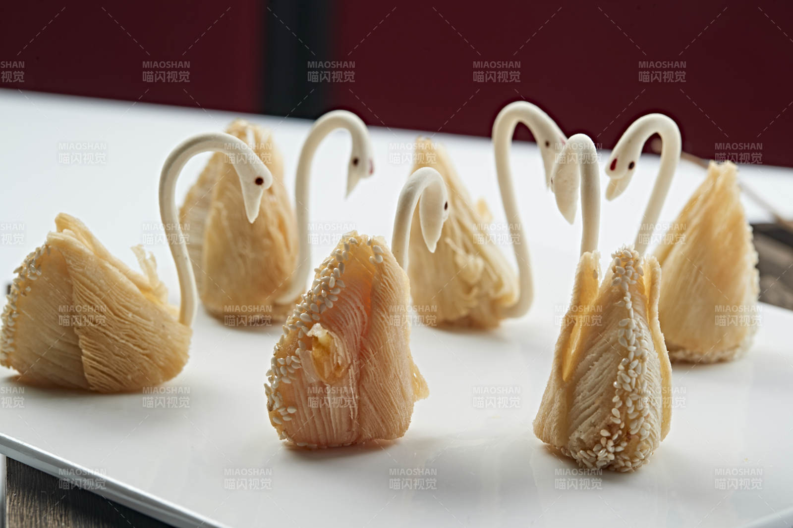 天鹅榴莲酥图片