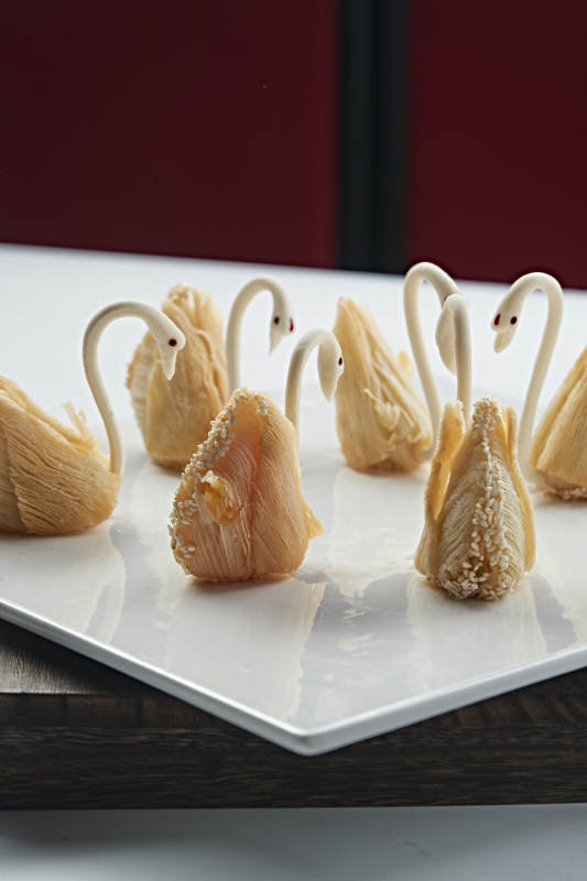 天鹅榴莲酥图片