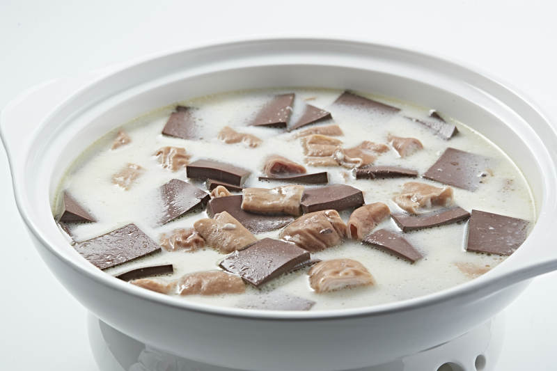 砂锅奶汤肥肠炖猪血图片