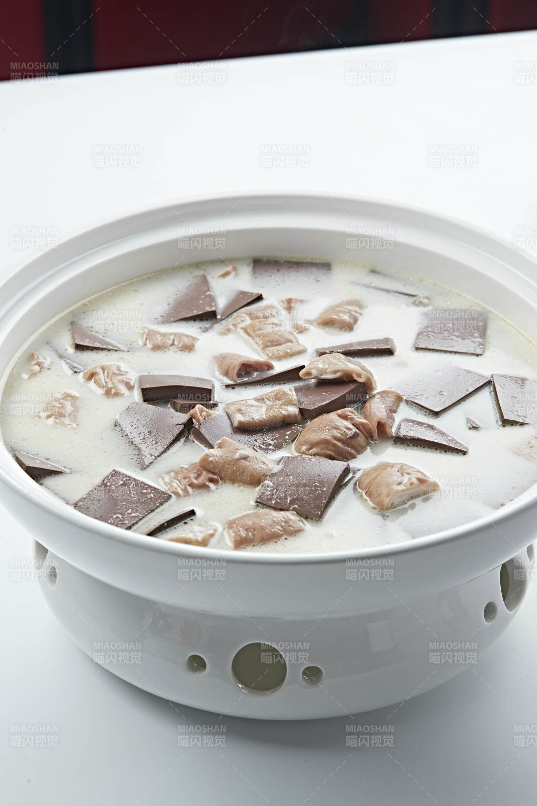 砂锅奶汤肥肠炖猪血图片