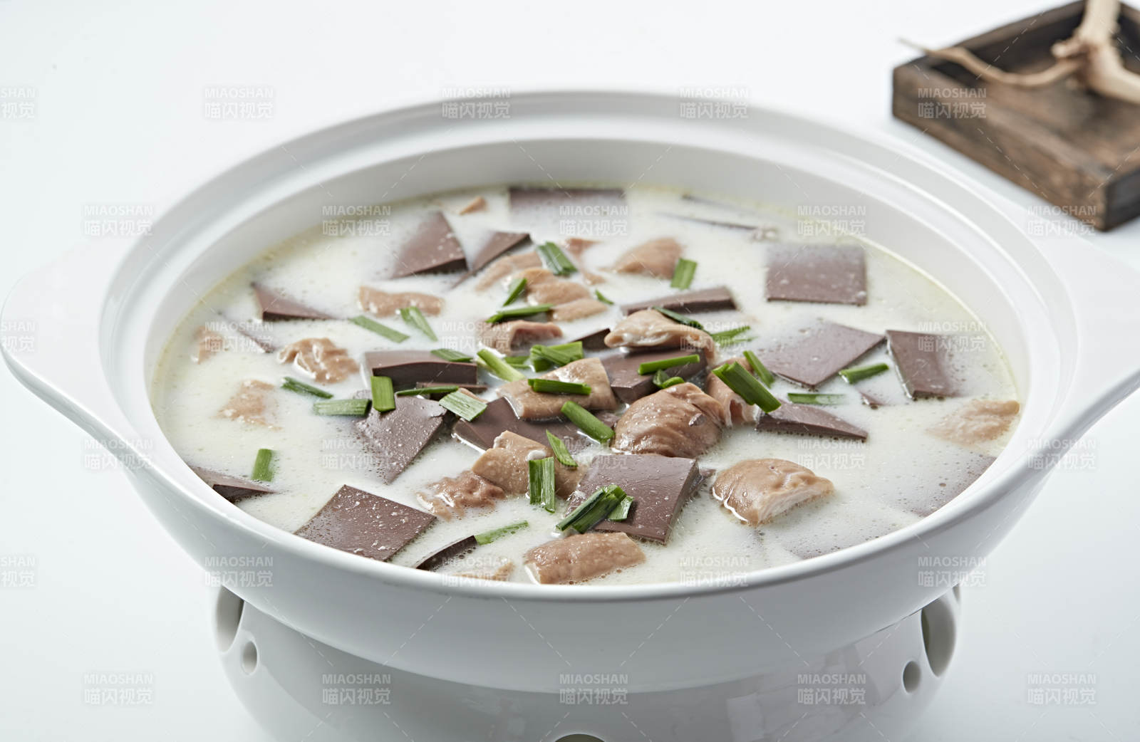 砂锅奶汤肥肠炖猪血图片