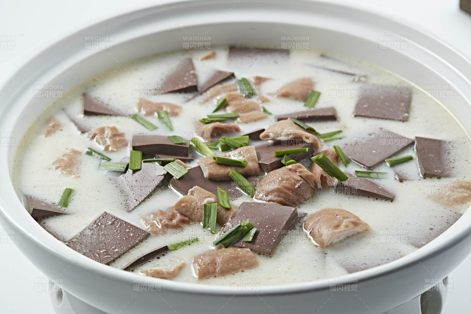 砂锅奶汤肥肠炖猪血图片