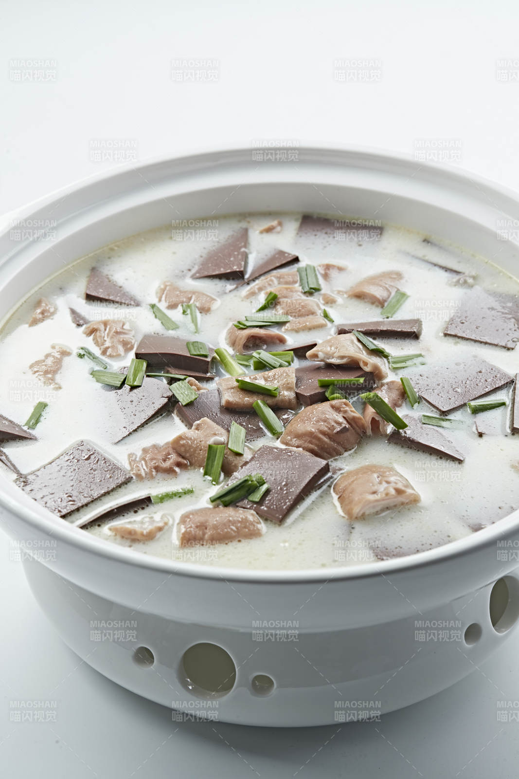 砂锅奶汤肥肠炖猪血图片