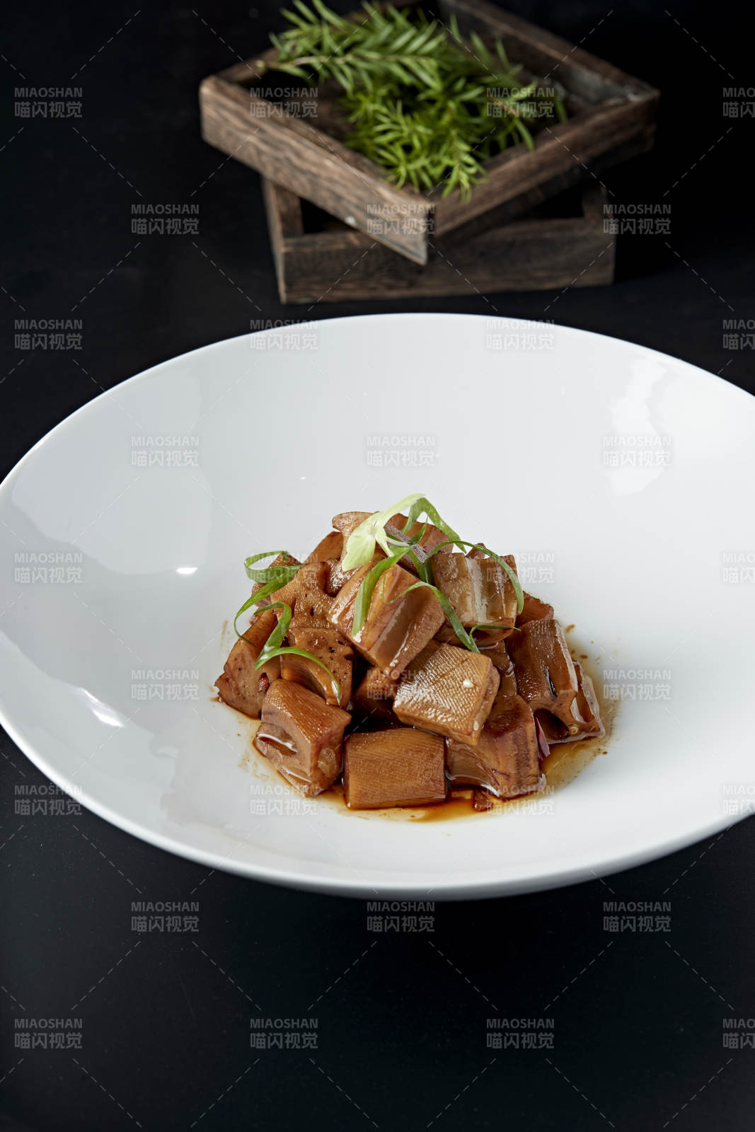 酱油焖鲜藕块图片