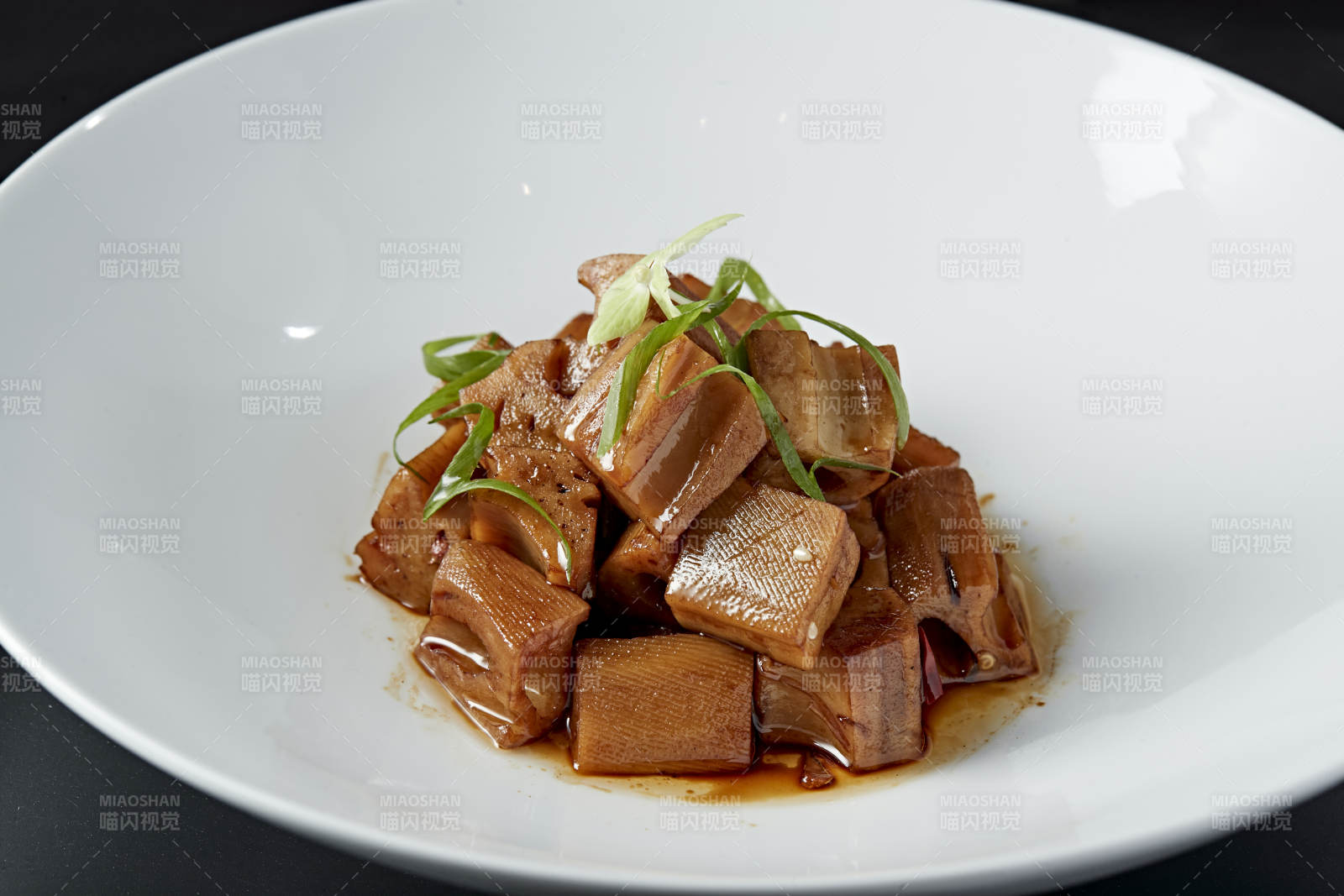 酱油焖鲜藕块图片