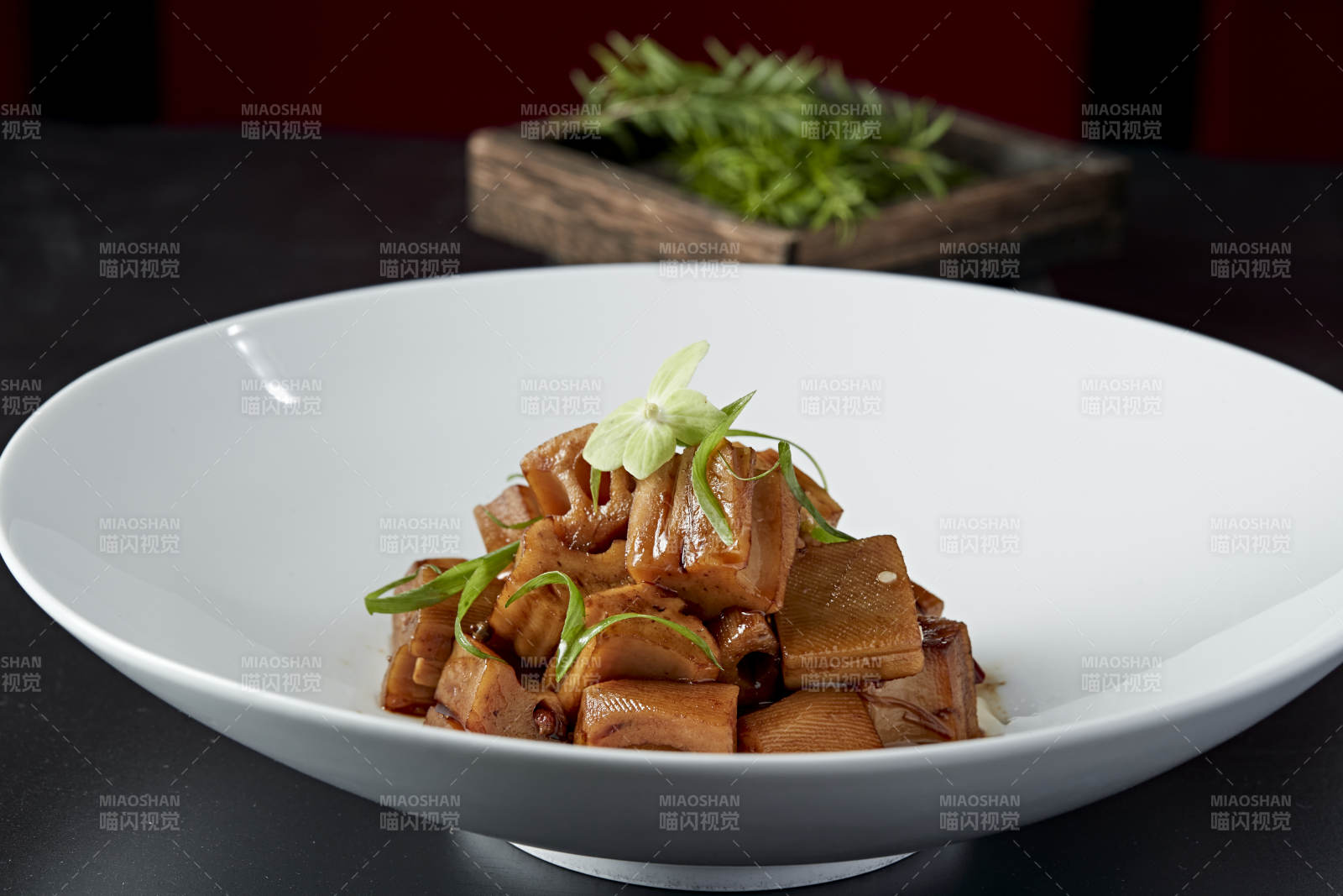 酱油焖鲜藕块图片