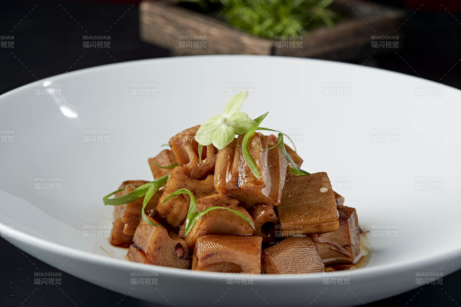 酱油焖鲜藕块图片