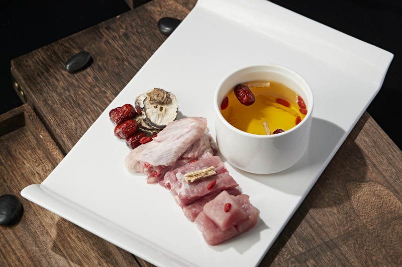 天麻党参红枣枸杞鹅翅猪排滋补汤图片