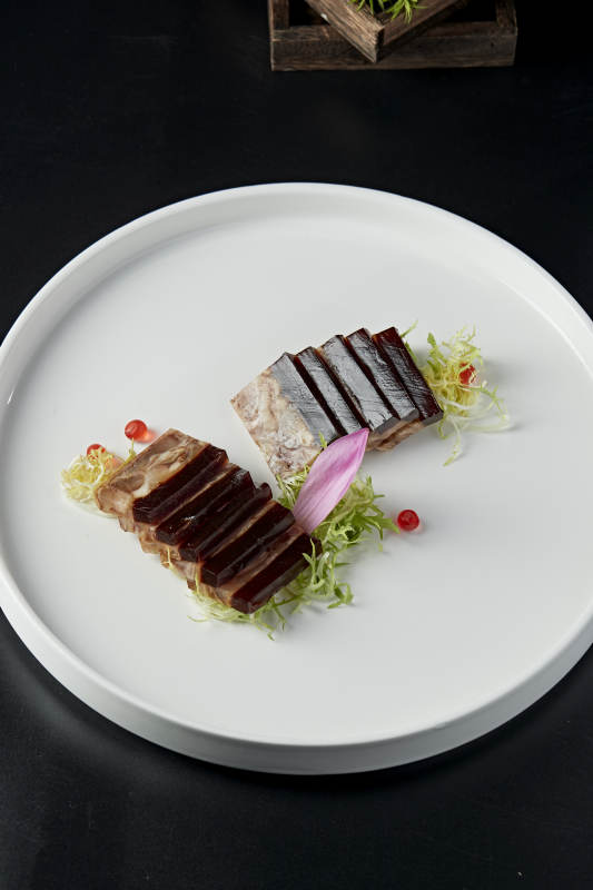 五香压肘花皮冻图片