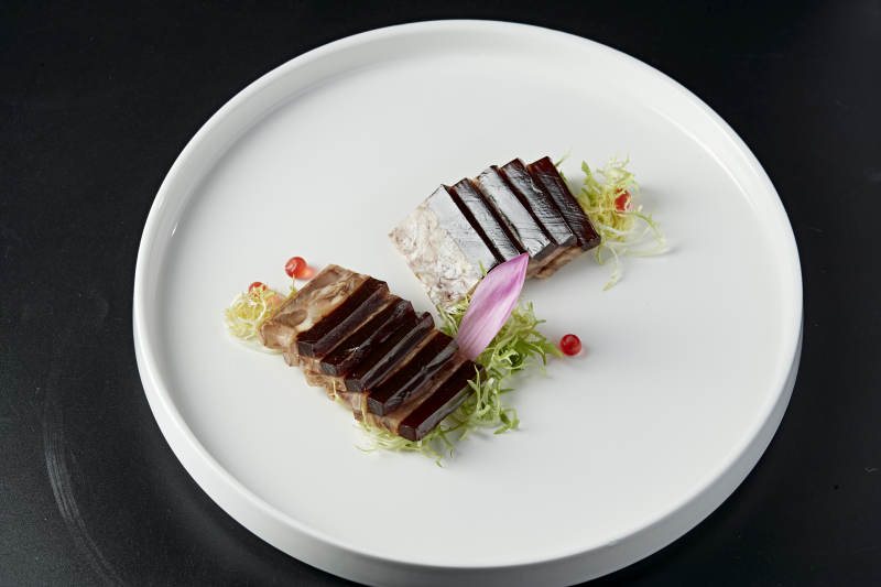 五香压肘花皮冻图片