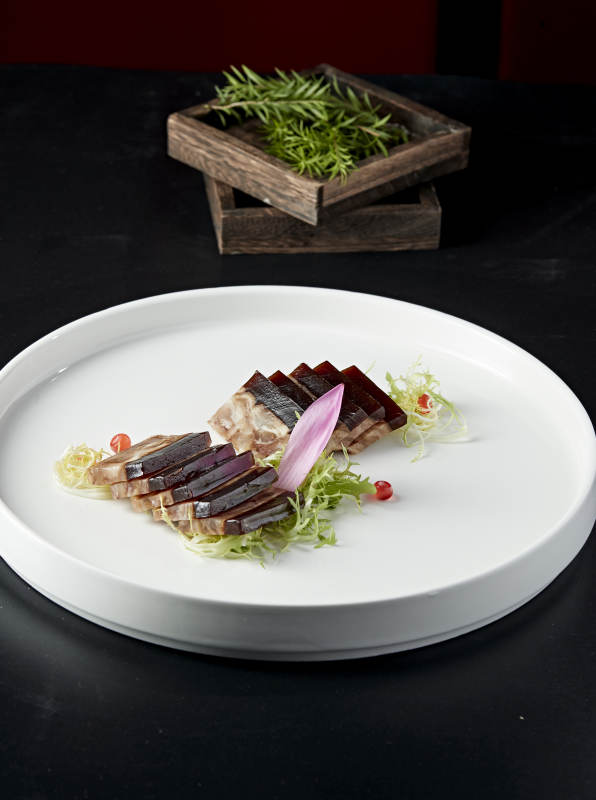 五香压肘花皮冻图片