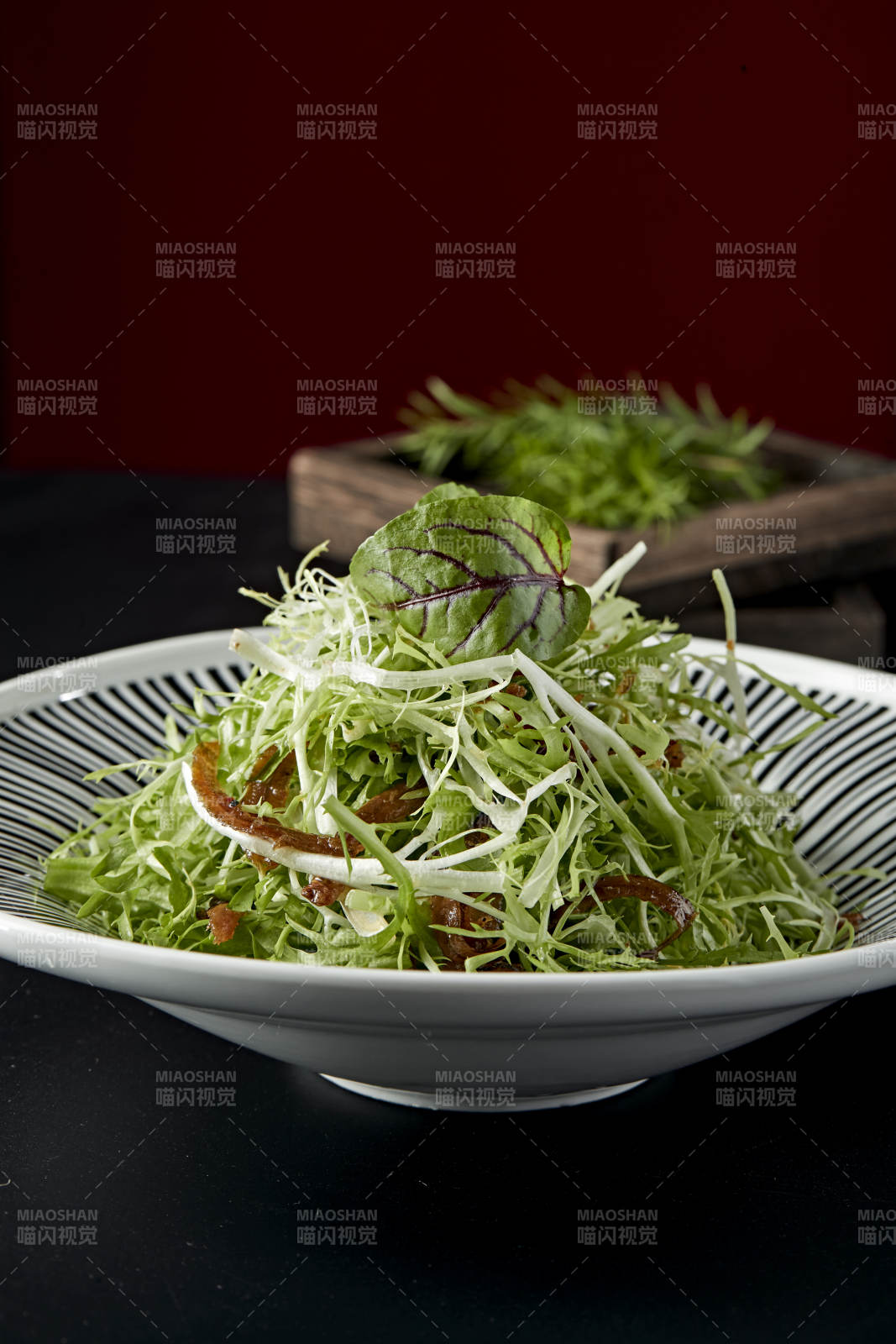 豆豉鲮鱼拌苦菊图片