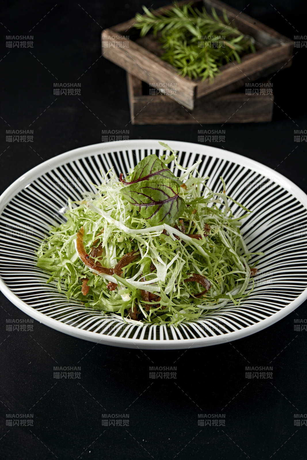 豆豉鲮鱼拌苦菊图片