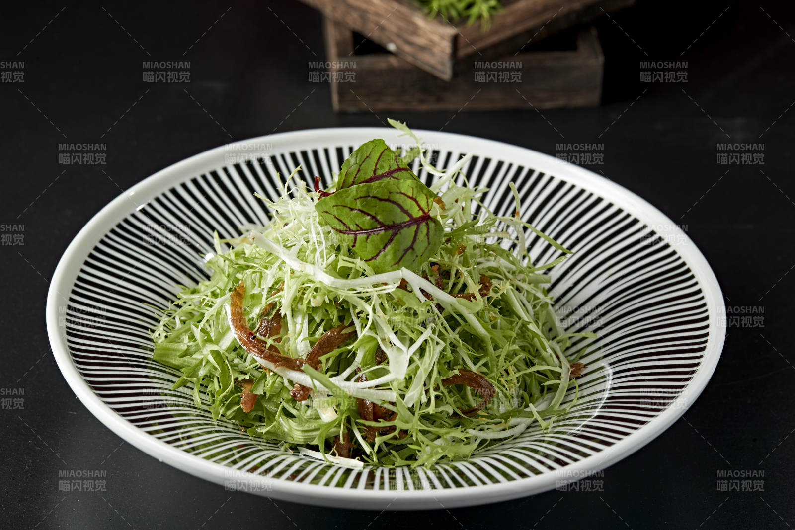 豆豉鲮鱼拌苦菊图片