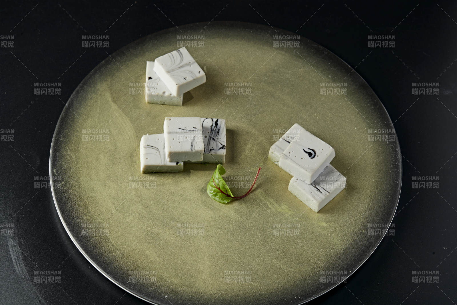 墨鱼汁鱼泥豆腐图片