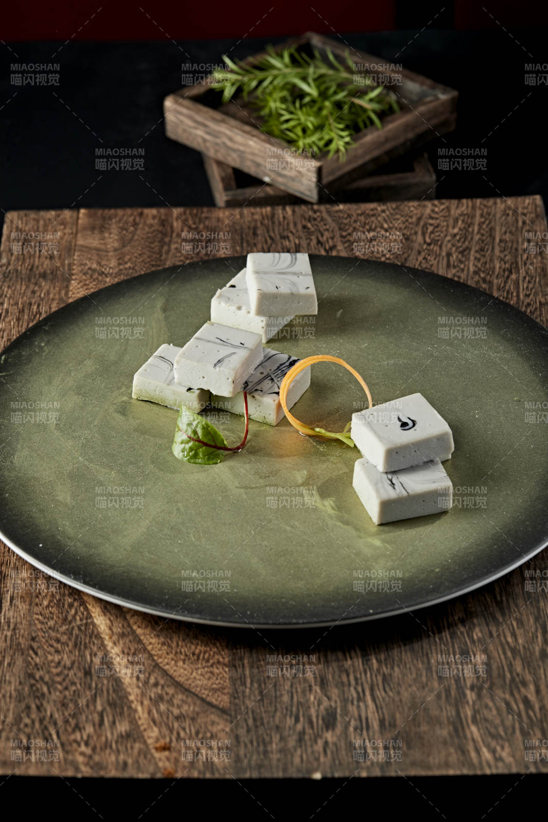 墨鱼汁鱼泥豆腐图片