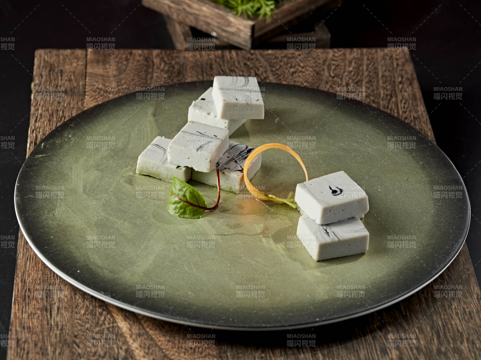 墨鱼汁鱼泥豆腐图片