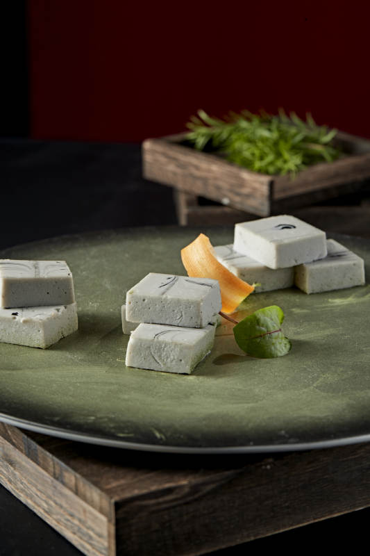 墨鱼汁鱼泥豆腐图片