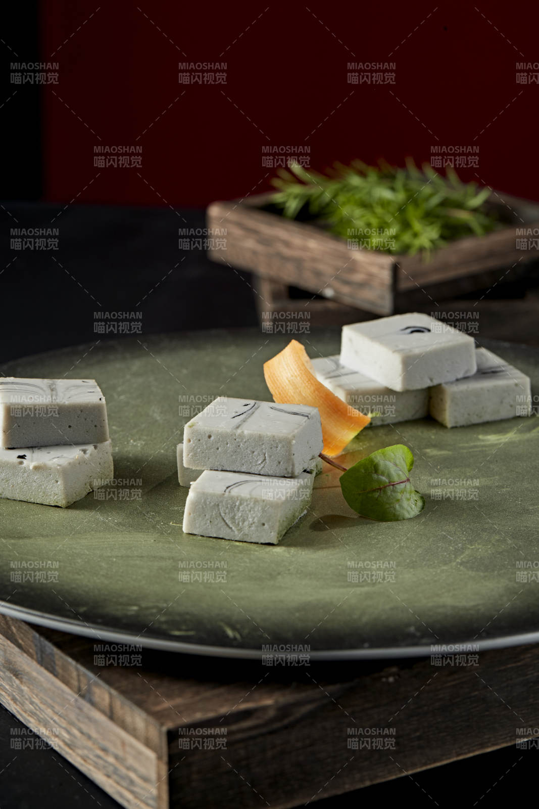 墨鱼汁鱼泥豆腐图片