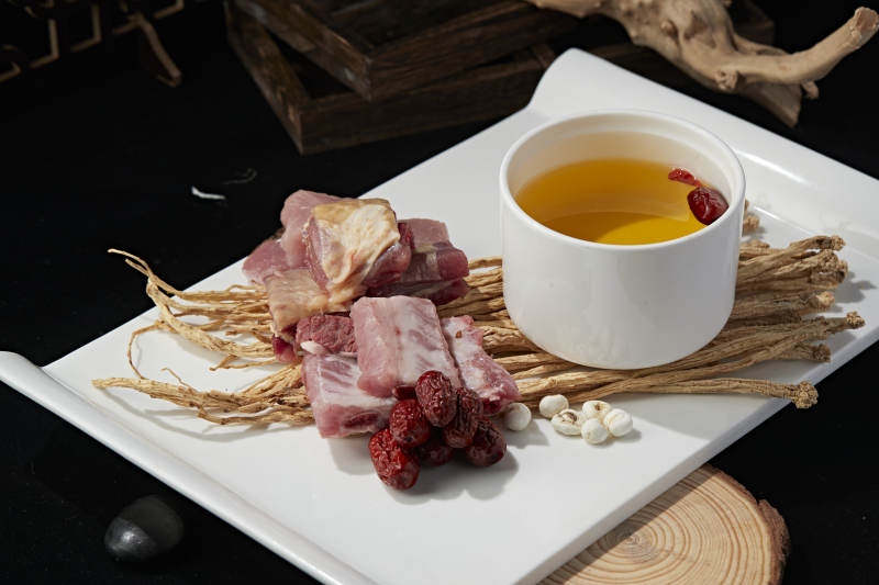 天麻党参红枣枸杞鹅翅猪排滋补汤图片