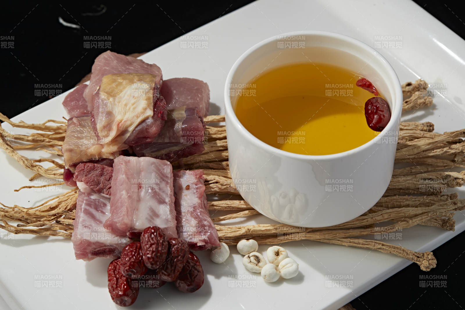 天麻党参红枣枸杞鹅翅猪排滋补汤图片