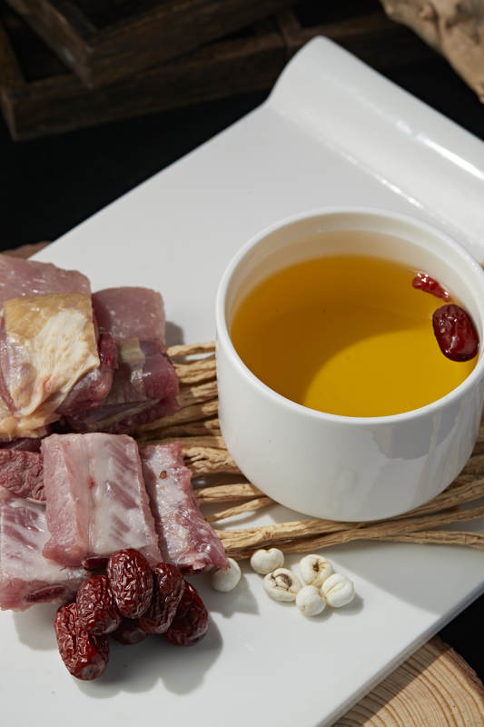 天麻党参红枣枸杞鹅翅猪排滋补汤图片