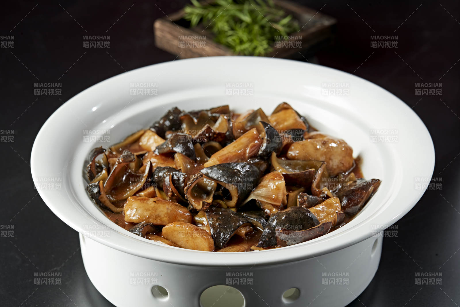 葱烧土豆海参皮图片