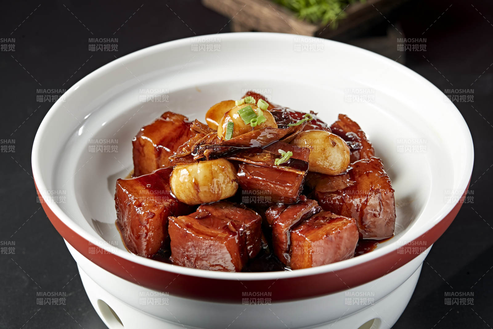 蒜头红烧肉图片