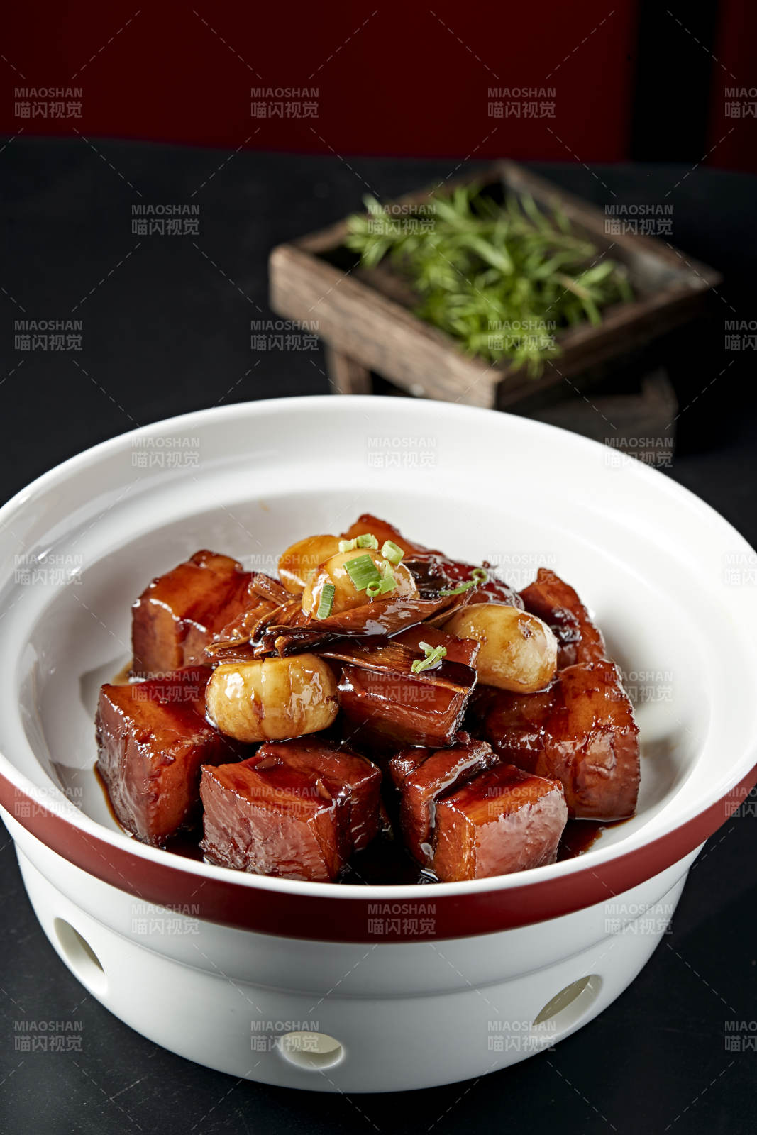 蒜头红烧肉图片