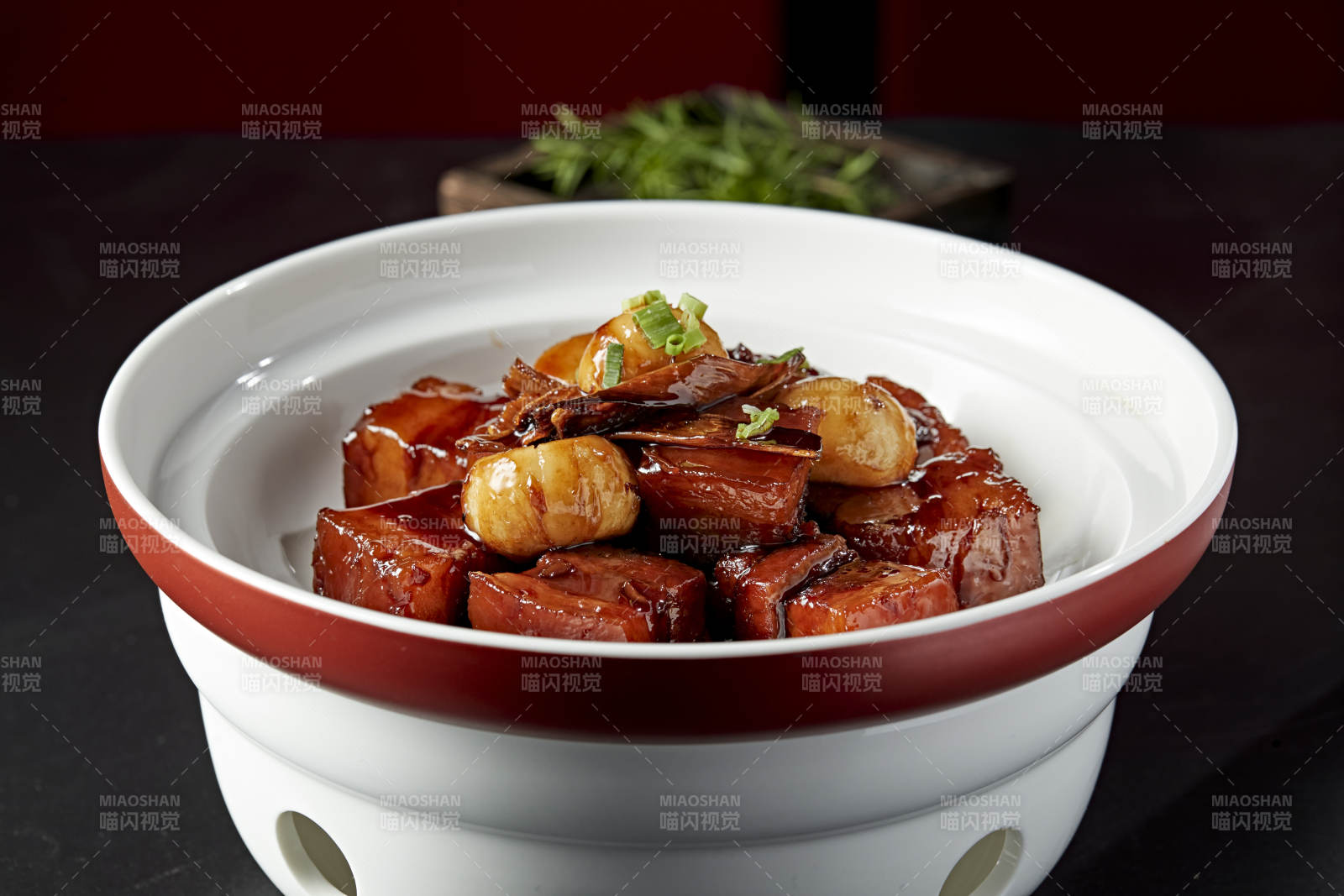 蒜头红烧肉图片