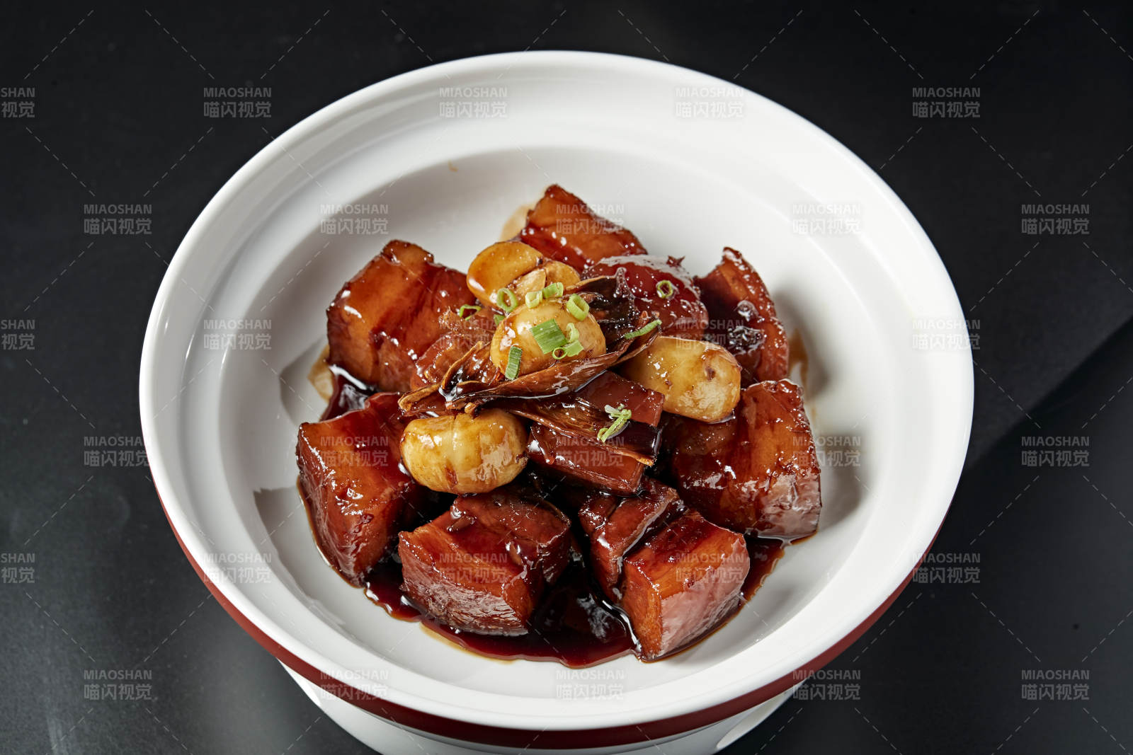 蒜头红烧肉图片