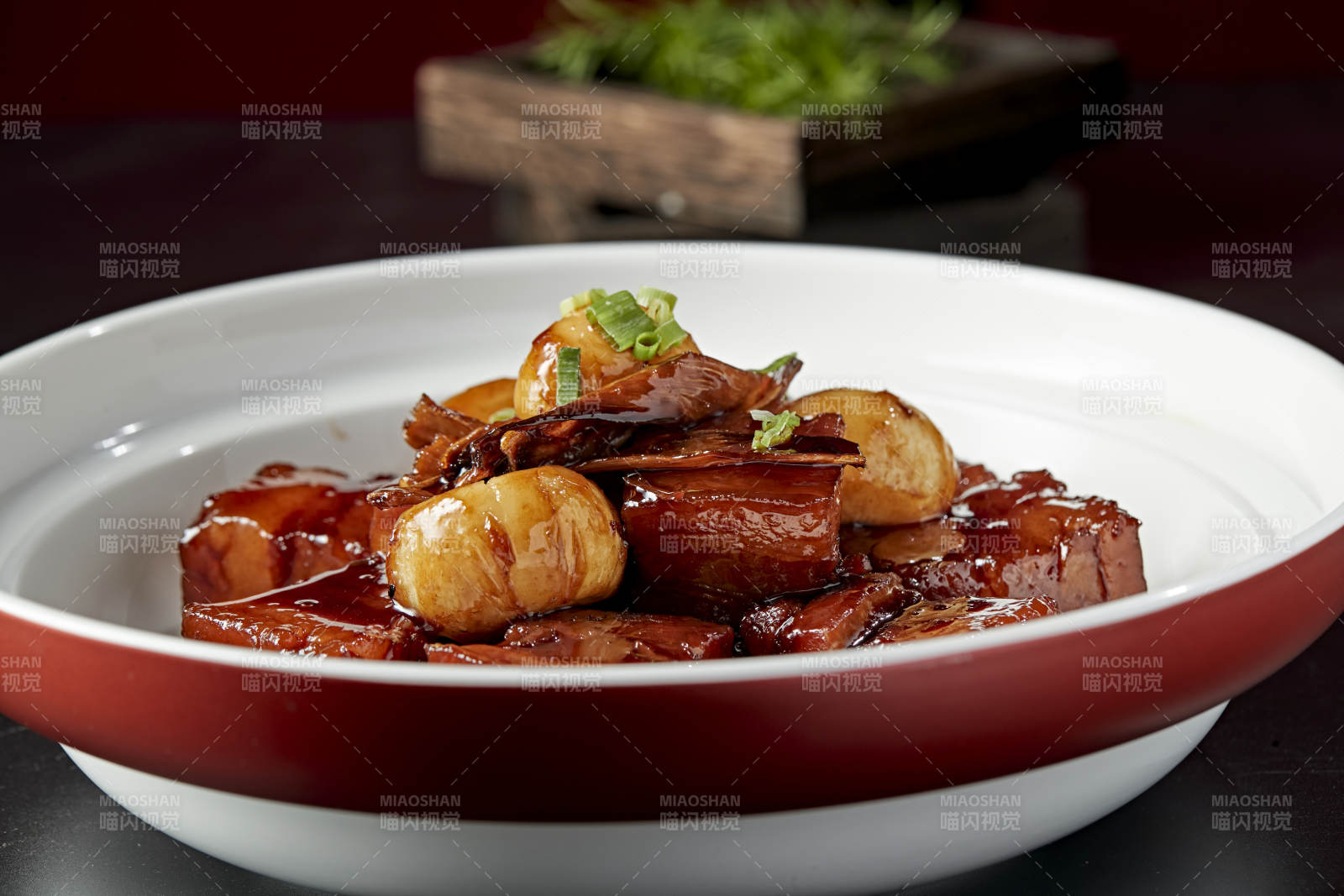 蒜头红烧肉图片