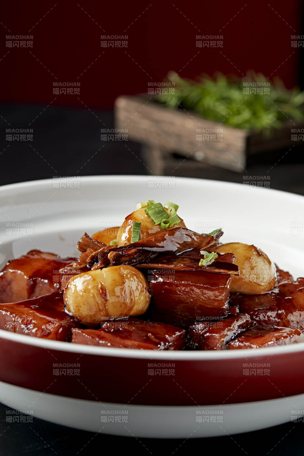 蒜头红烧肉图片