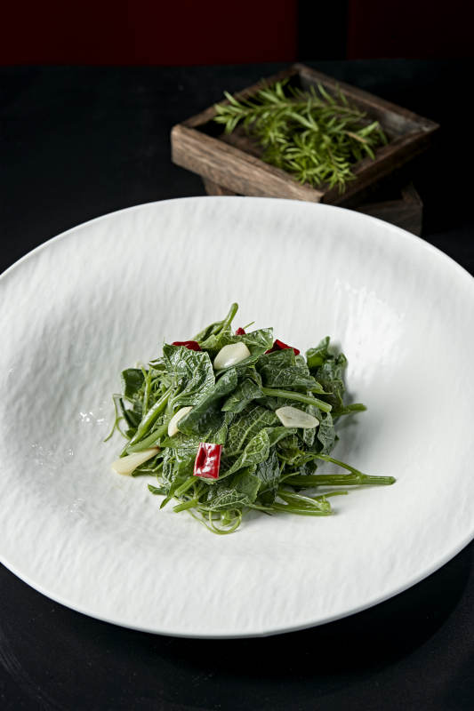 辣椒蒜片凉拌蕨菜图片