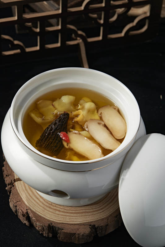 枸杞松茸羊肚菌汤图片