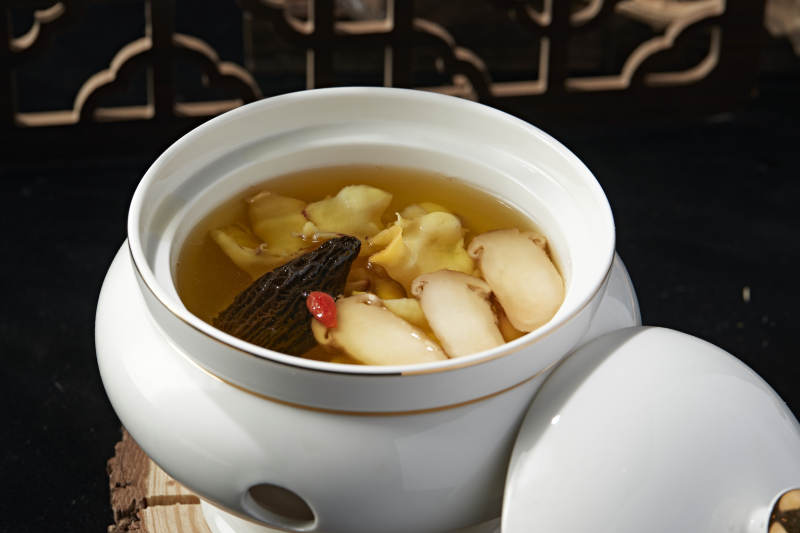 枸杞松茸羊肚菌汤图片