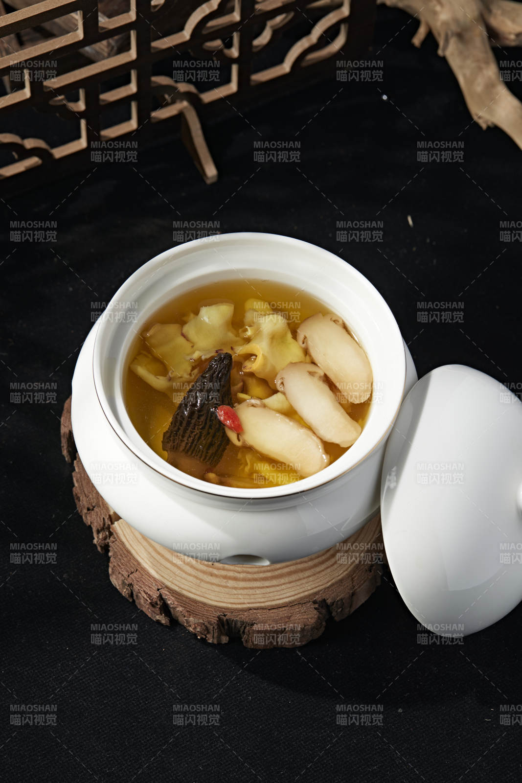 枸杞松茸羊肚菌汤图片