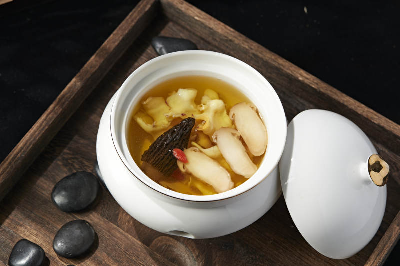 枸杞松茸羊肚菌汤图片