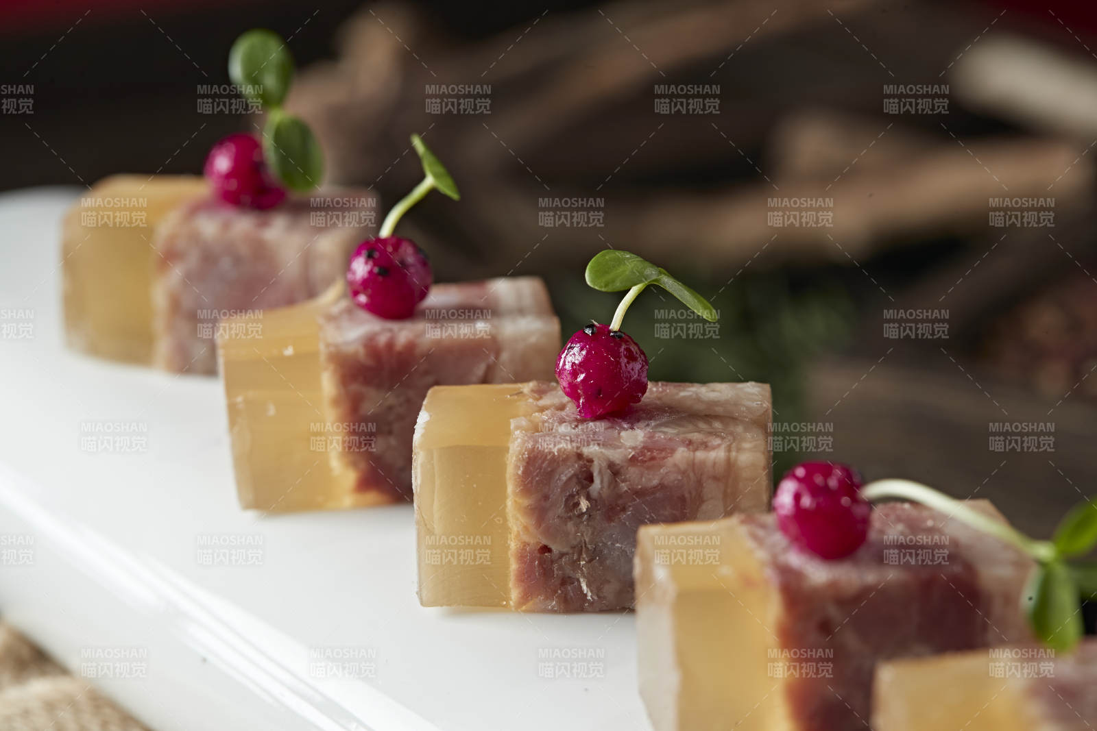 五香水晶压肘花图片