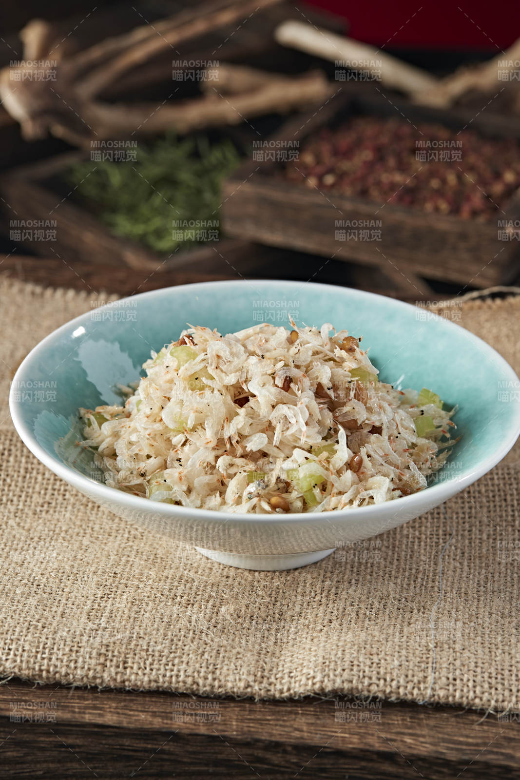 西芹黄豆拌深海虾皮图片