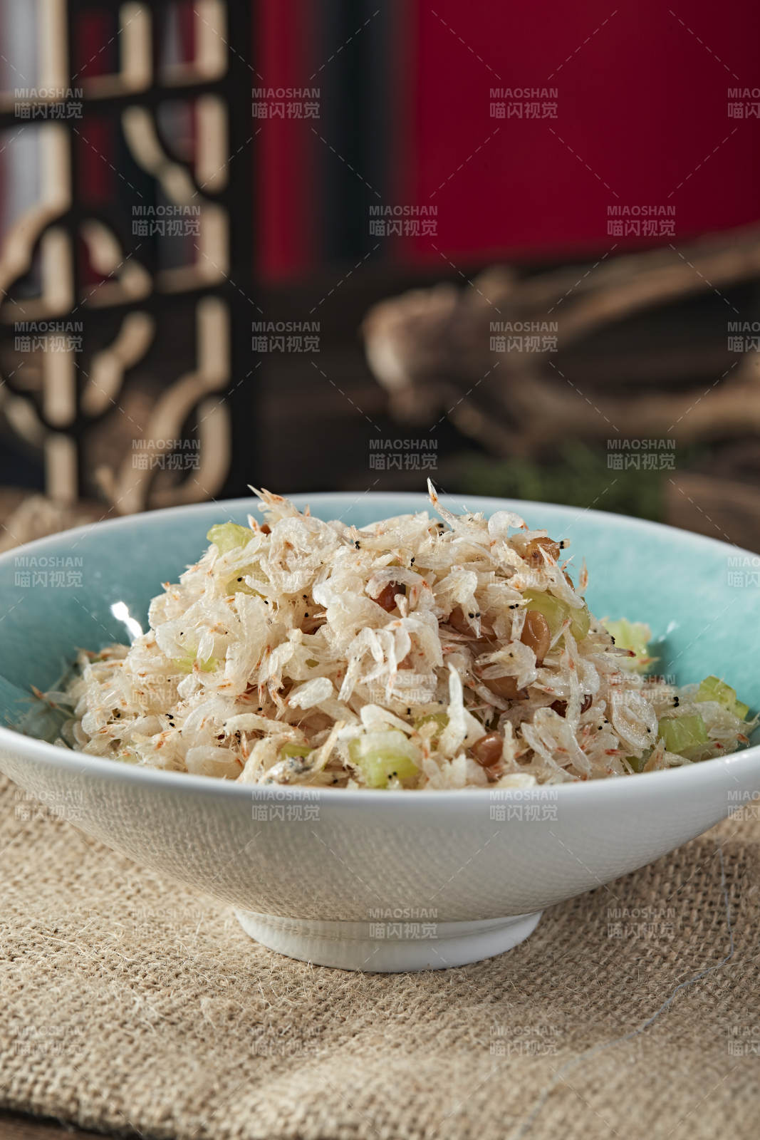 西芹黄豆拌深海虾皮图片