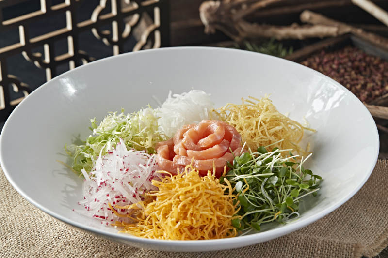 时蔬丝巧拌三文鱼刺身图片