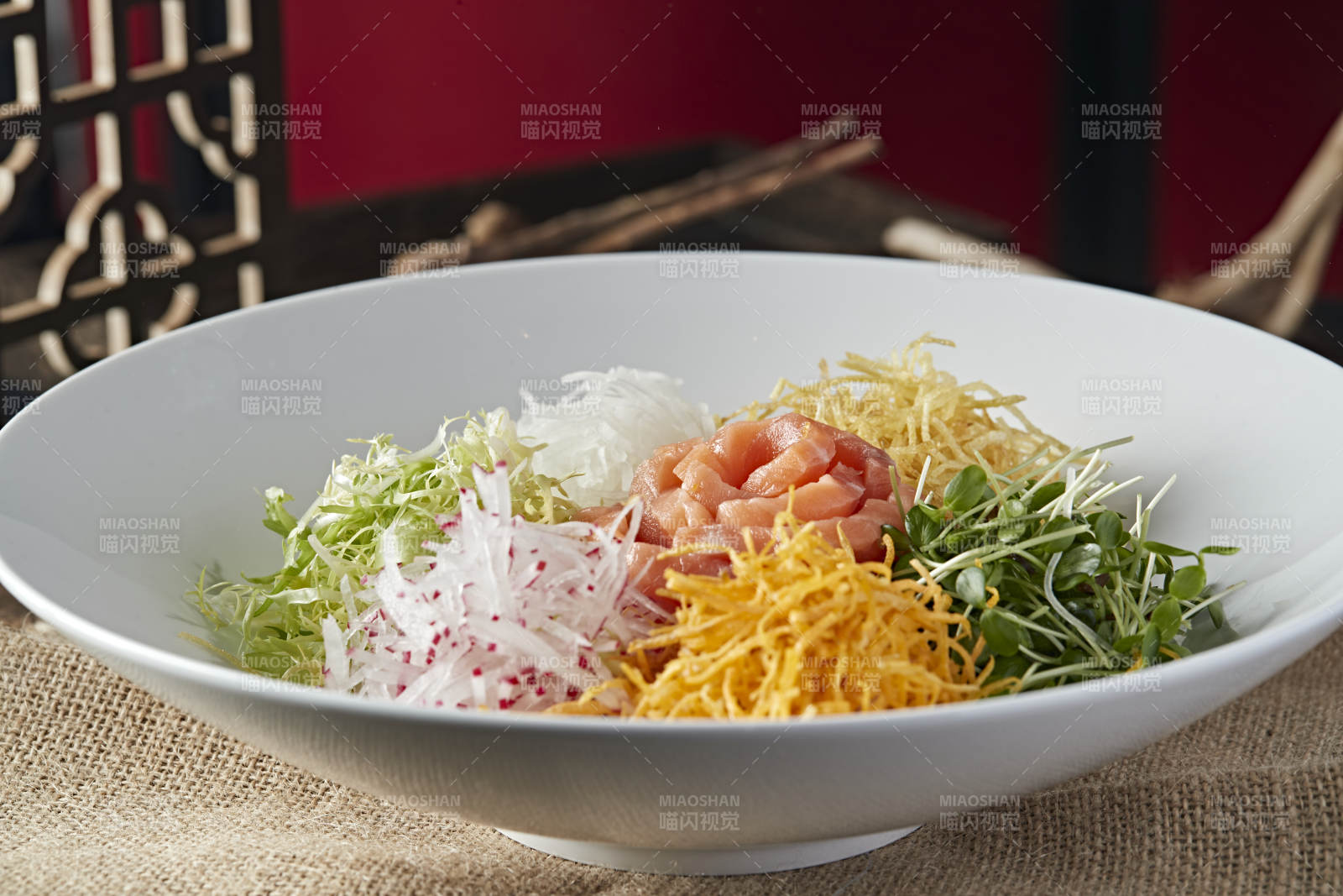 时蔬丝巧拌三文鱼刺身图片