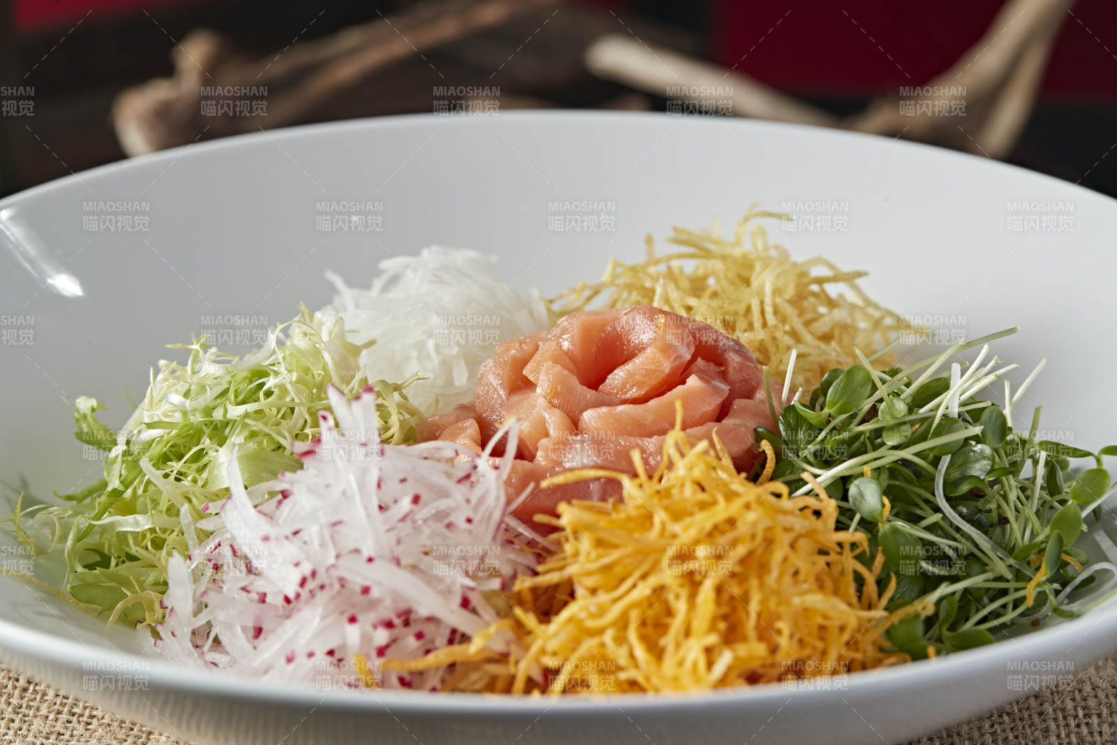 时蔬丝巧拌三文鱼刺身图片