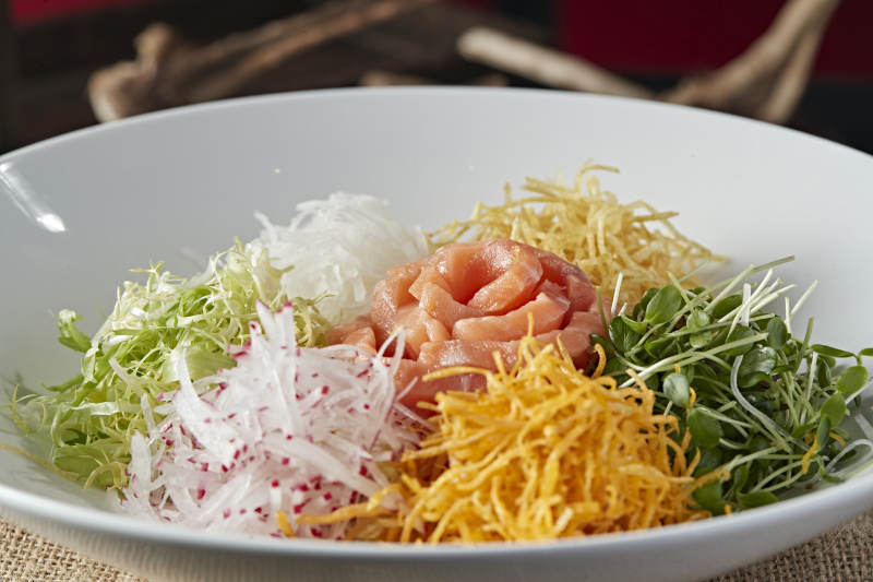 时蔬丝巧拌三文鱼刺身图片