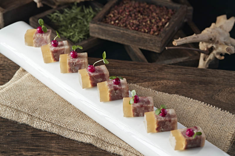 五香水晶压肘花图片