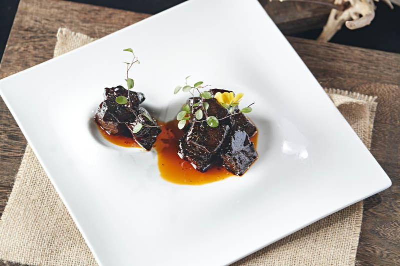 墨鱼汁焗牛腩肉图片